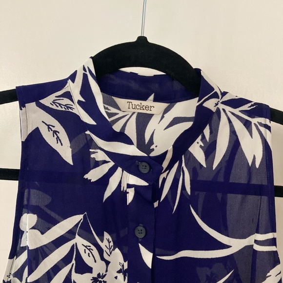Tucker Silk Floral Blouse Size XXS - Picture 6 of 6